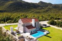 Villa Jure - Heated Pool, Sauna, Tennis & Mini Golf I Dalmatia Hinterland - Chambres d'hôtes Župa