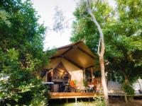 B&B Castlemaine - Castlemaine Gardens Luxury Safari Tents - Bed and Breakfast Castlemaine
