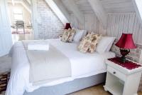 Red Bishop - Birds, Beach & Beauty - B&B Langebaan