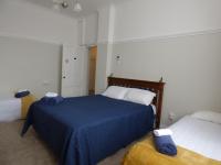 Vierbettzimmer mit Gemeinschaftsbad