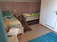 Zweibettzimmer mit Balkon
