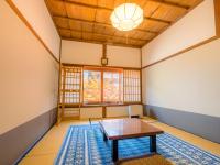 Economy Kamer in Japanse Stijl met een Gedeelde Badkamer