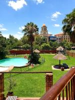 B&B Sandton - Merry Monte Casino Lodge House in Fourways - Bed and Breakfast Sandton