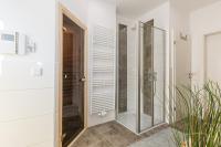 5 Sterne Ferienhaus direkt am See mit Sauna-Kamin-Garten - Chambres d’hôtes Krakow am See