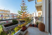 Bright comfy flat near the beach & the city center - B&B Kalamata