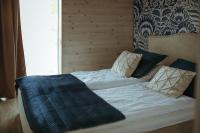 House on Water XXL with 2 bedrooms, fireplace, sauna, jacuzzi and motorboat