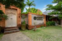 Moson Villa Legian - B&B