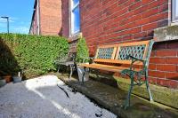 Spacious 4BR, Parking, Near Centre, Accommodates 8 - B&B
