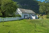 Huse Gjestegard - B&B Kinsarvik