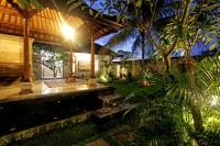 Sari House Ubud - Balinese Style Homestay - B&B