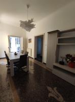 WOW HOME - 175 mq - posteggio privato - davanti porto traghetti - fino a 10 posti letto - Bed and Breakfast Genua