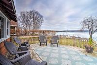 Pickerel Lake Retreat with Fire Pit, 15 Mi to Ski! - Bed and Breakfast Petoskey