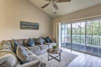 B&B Myrtle Beach - Breezy Coastal Condo 2 Mi to Shop, Golf, and Swim! - Bed and Breakfast Myrtle Beach