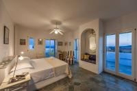 Pure White Seven-Bedroom Villa - 4,736 sq ft or 440sqm - sleeps up to 16 - Chambres d'hôtes Drios
