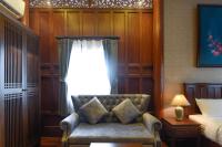 Deluxe King Room (Thai C)