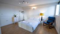 Stunning Mezzanine Apartment Near City Centre - B&B Cardiff