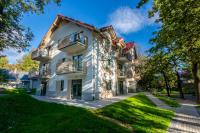 Apartamenty BlueSky - centrum Karpacza, blisko PKP i sklepów, balkon, automatyczny check-in, spokojna zielona okolica - Chambres d'hôtes Karpacz