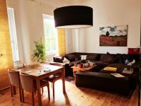 B&B Oberhausen - Nana-80m2 sanierter Altbau-Parkplatz-kleiner Garten-WLAN-NETFLIX-Eigener Eingang - Bed and Breakfast Oberhausen