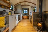 Monkwood Shepherds Hut - Ockeridge Rural Retreats - B&B Worcester