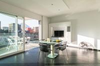 Apartment with Mountain View