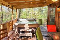 B&B Pigeon Forge - Friendly Bear Cabin - Bed and Breakfast Pigeon Forge