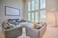 B&B Houston - Upscale EaDo Townhome - Walk to BBVA and Local Bars! - Bed and Breakfast Houston