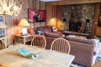 B&B Vail - Cozy East Vail 2 Bedroom Condo #1601 w/ Fireplace. - Bed and Breakfast Vail