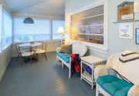 Karr Beach House on 11th - Bed and Breakfast Seaside