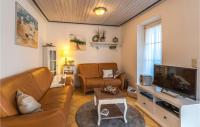 B&B Friedrichskoog - Cozy Apartment In Friedrichskoog With Kitchen - Bed and Breakfast Friedrichskoog