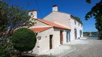 Maison de vacances spacieuse avec grand jardin, 10 personnes, Vendée, 10 kms plages - Chambres d'hôtes L'Aiguillon-sur-Vie