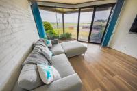 B&B Torquay - Max's Beachside Holiday Home - Bed and Breakfast Torquay