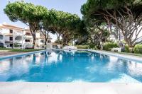 Cosy by the pool - B&B Quarteira