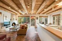 Foothills Retreat- Patios, Rooftop Deck, Quiet, 2BR - B&B Santa Fe
