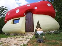 Mushroom house - Sleeps 4 - Pets Ok - Parking - B&B Skradin