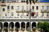 B&B Palm Beach - Palm Beach Historic Hotel with Juliette Balconies! Valet parking included! - Bed and Breakfast Palm Beach