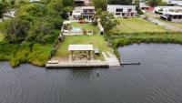 B&B Tramandaí - Casa na beira da lagoa com piscina e rampa para embarcações - Bed and Breakfast Tramandaí
