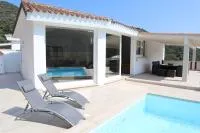 neues Haus mit beheiztem Pool - Ferienwohnung Brunella