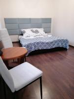 Großes Doppel-/Zweibettzimmer