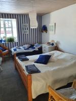 Dreibettzimmer mit Gemeinschaftsbad