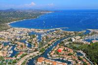 2 bedrooms, 15 min walk to beach, AC, pool & fiber internet in a quiet, private gated domain 5kms to St Tropez - Chambres d'hôtes Cogolin