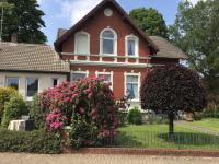 B&B Oldenbourg - Ferienhaus Us lütt Hus und das Zimmer Linde im Haupthaus - Bed and Breakfast Oldenbourg