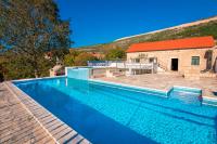 Dvori Stipanovi with heated pool and jacuzzi - B&B