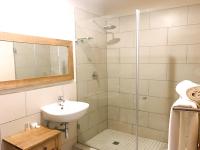 Habitación con cama grande 