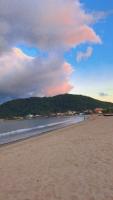 Casa Enseada, Prainha, Praia Grande com ar nos 2 quartos - Ferienwohnung São Francisco do Sul