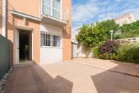 Happy Holiday Home! 2 pools - Walk to Town & Beach - B&B