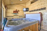 Ski, Soak and Explore! Granby Getaway with Mtn Views - Ferienwohnung Granby