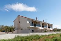 Beachfront Reiterer Villa V3 with Jacuzzi 30 meters from the Beach - CROWONDER LUXURY RENT - B&B Privlaka