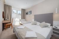 Habitación Doble con balcón (2 adultos + 1 niño)
