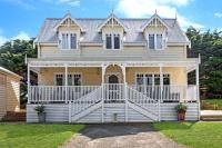 Dunes - Elegant Beach Villa with huge heated swim spa - Bed and Breakfast