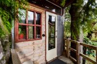 The Treehut at the Rabbithole, Upper Hutt - B&B